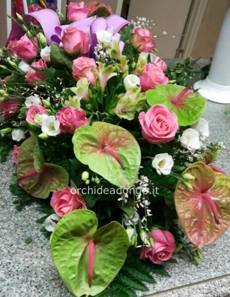 cuscino funebre small con rose, anthurium e gipsophila