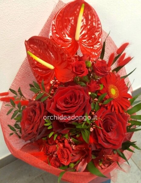 Bouquet sui toni del rosso